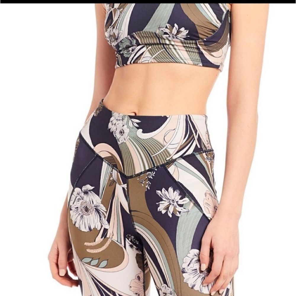 Free People Wave Crush Leggings Black Combo Small Floral - Picture 3 of 6